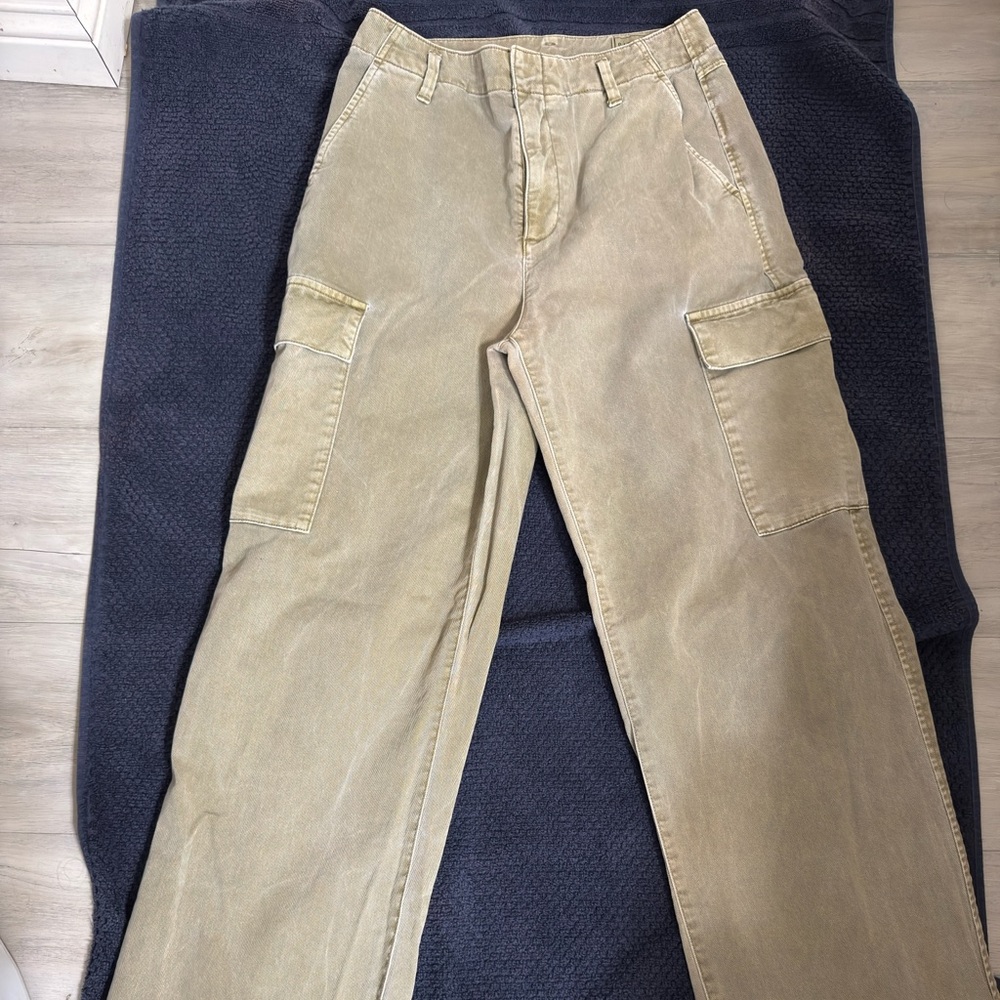 GAP women’s wide leg cargo pants
